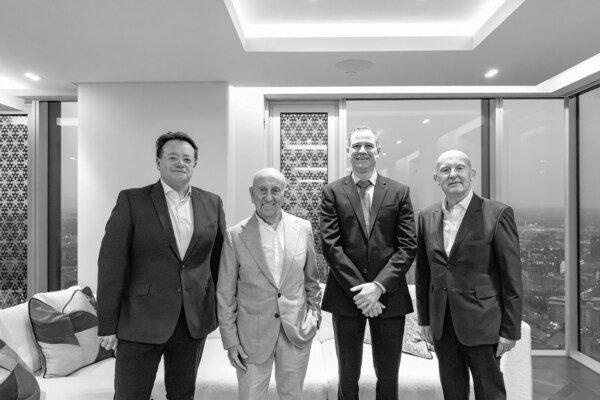 從左到右拍攝:Nobu Hospitality營運總監Struan McKenzie、Salboy聯合創辦人Fred Done、Salboy董事總經理兼聯合創辦人Simon Ismail、Nobu Hospitality行政總裁Trevor Horwell